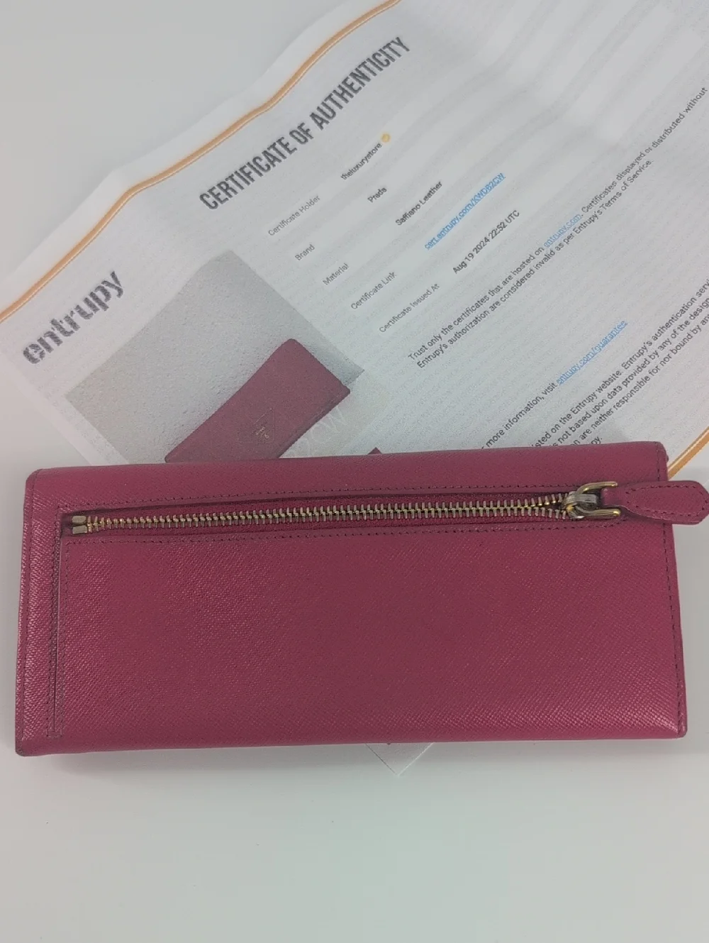 Prada Saffiano Wallet In Great Condition !
